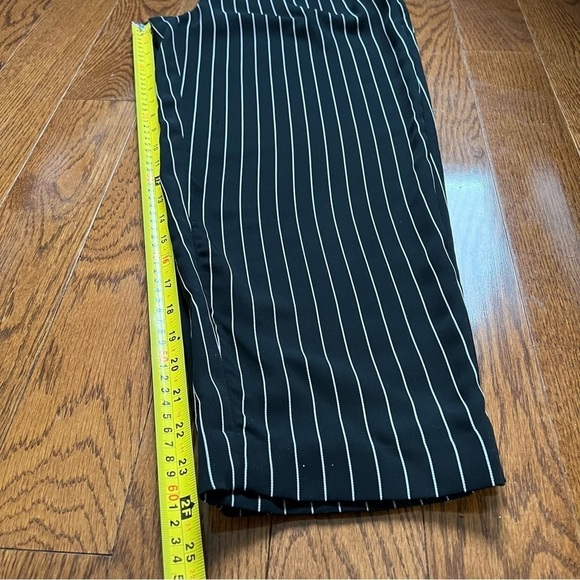 Aritzia Babaton Modesto Black White Pinstripe Straight Leg Trouser Pants - Sz 6 - Picture 15 of 16